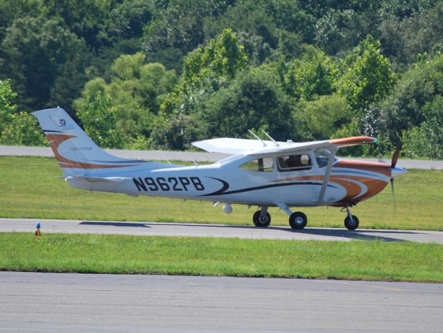 Cessna Skylane (N962PB) - NATIONAL AIRCRAFT LEASING CORP taxiing to runway 2 at KJQF - 6/27/12