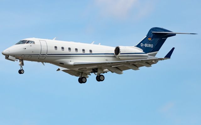 Bombardier Challenger 300 (D-BURO)