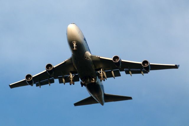 Boeing 747-400 (N476MC)