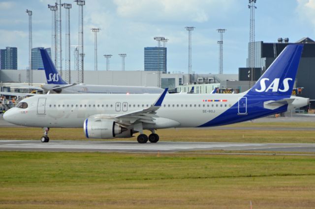 Airbus A320neo (SE-ROJ)