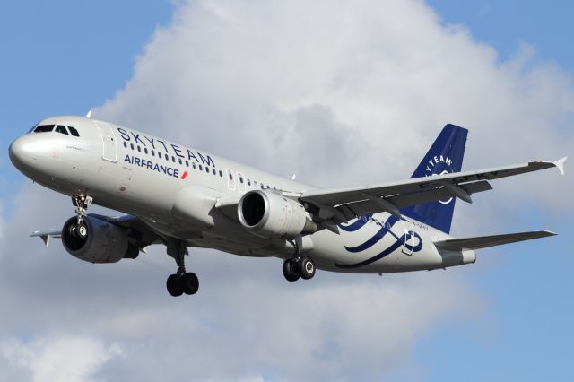 — — - This was the first time I managed to catch this Air France A320-200, sporting the Skyteam Livery.