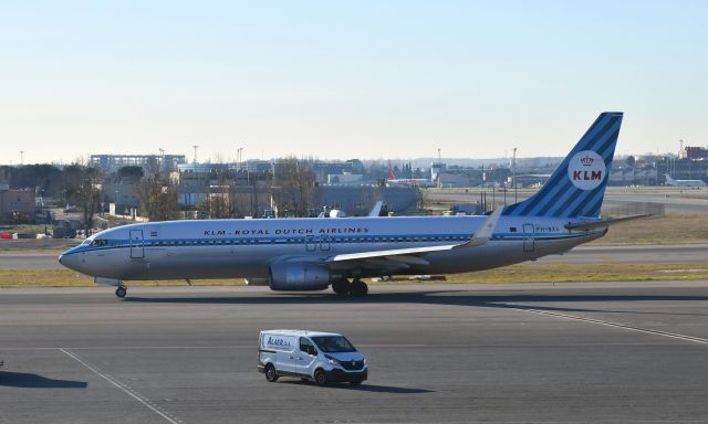Boeing 737-800 (PH-BXA) - KLM Boeing 737-8K2(WL) PH-BXA in Madrid