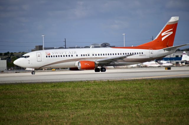 BOEING 737-400 (N801TJ)