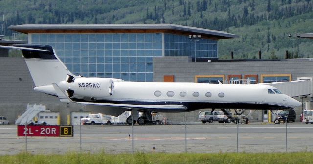 Gulfstream Aerospace Gulfstream V — - Thrust reversers on and slowing down.