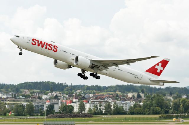 BOEING 777-300 (HB-JNJ)