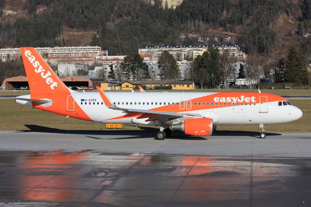 Airbus A320 (G-EZPE)