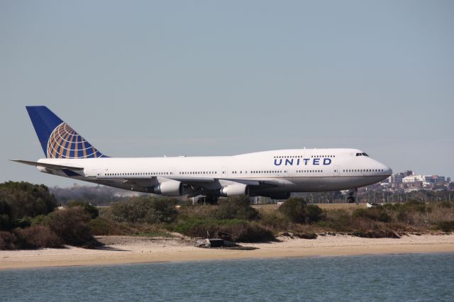 Boeing 747-400 (N128UA)