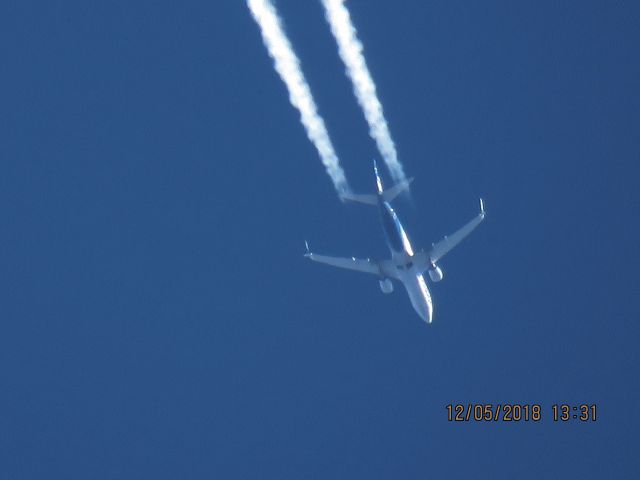 Boeing 737-800 (N585AS)