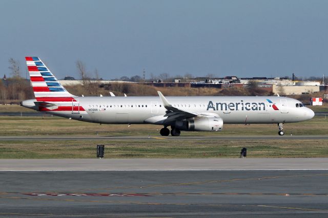 Airbus A321 (N106NN) - AAL177 making her way to 31L for the flight to SFO