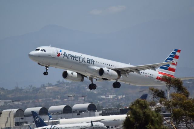 Airbus A321 (N535UW) - American Airlines takeoff from KLAX