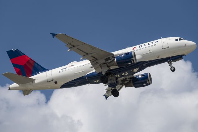 Airbus A319 (N315NB) - 13R Departure