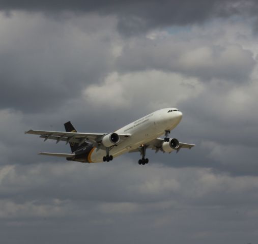 Airbus A300F4-600 (N157UP) - Go-Around, Rwy 12R