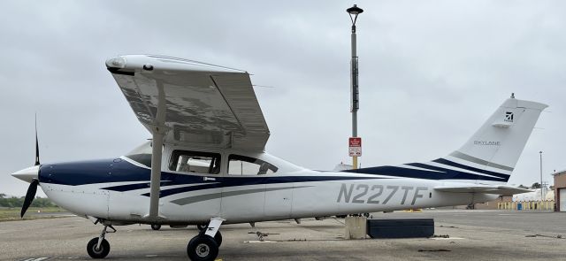Cessna Skylane (N227TF)