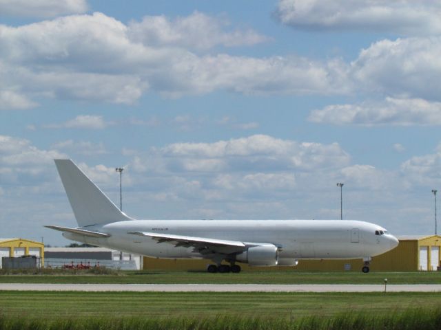 BOEING 767-200 (N255CM) - An unpainted Boeing 767-200 cargo, flown under ATN