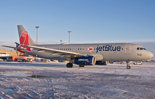 Airbus A320 (N605JB) - Boston Strong !