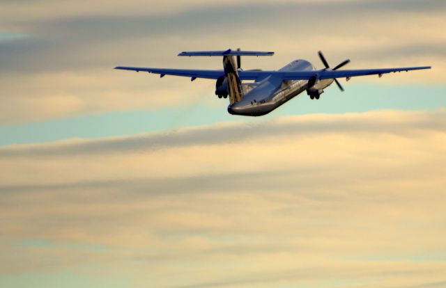 de Havilland Dash 8-200 (N838CA)