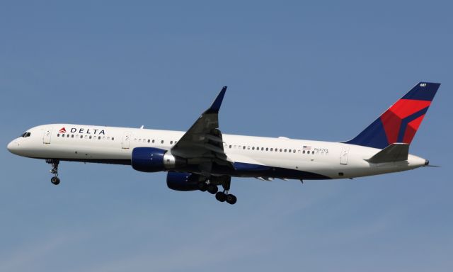 Boeing 757-200 (N687DL)