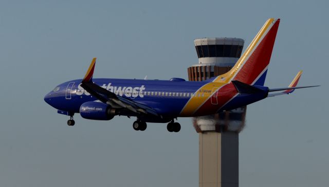 Boeing 737-700 (N718SW) - phoenix sky harbor 22NOV19