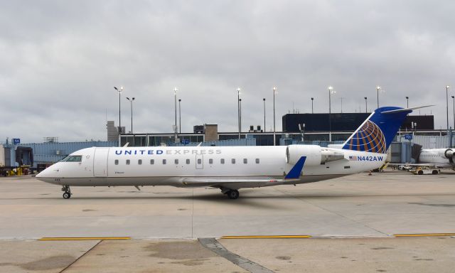 Canadair Regional Jet CRJ-200 (N442AW) - United Bombardier CRJ-200LR N442AW in Chicago 