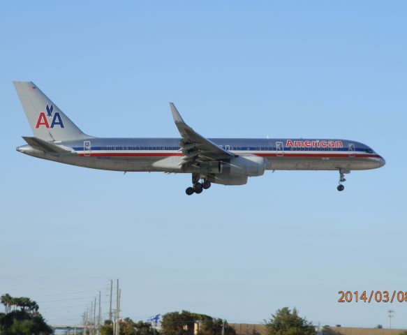 Boeing 757-200 (N679AN)