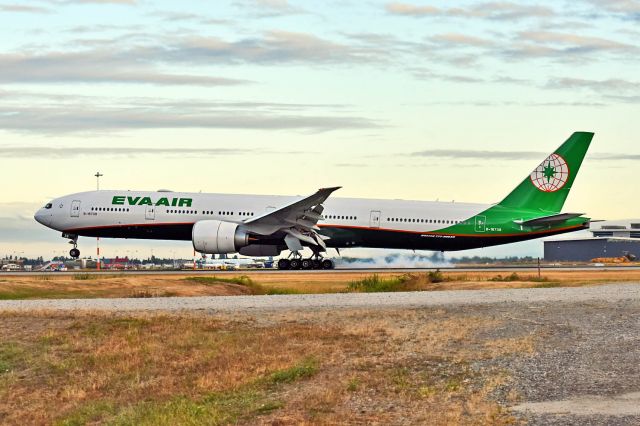 BOEING 777-300ER (B-16738)