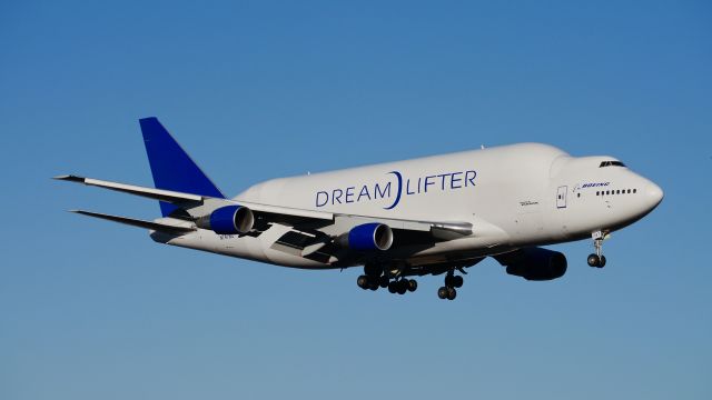 Boeing 747-400 (N747BC) - GTI4151 from RJGG/NGO via PANC on final to Rwy 16R on 2/5/14. (LN:904 cn 25879).