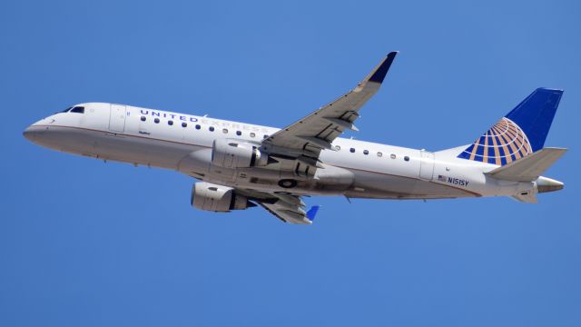 Embraer 170/175 (N151SY)