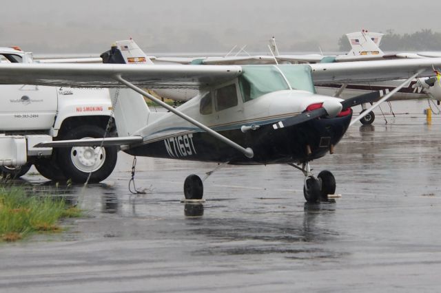 Cessna Skyhawk (N7169T)