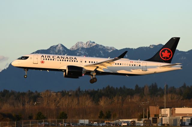 Airbus A220-300 (C-GJYI)