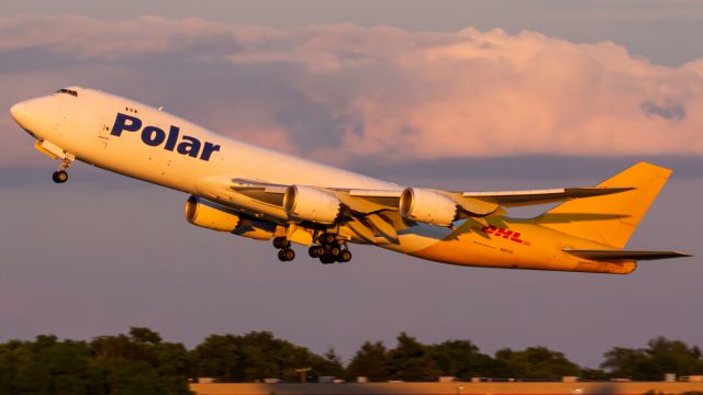 BOEING 747-8 (N857GT) - Picture perfect departure out of 36R!