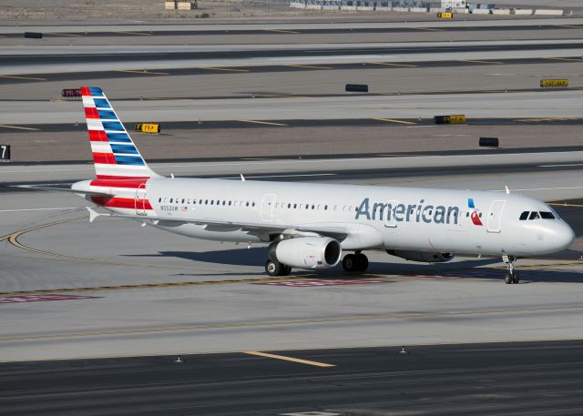 Airbus A321 (N552UW)