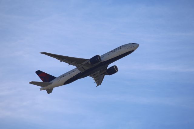 BOEING 777-200LR (N702DN)