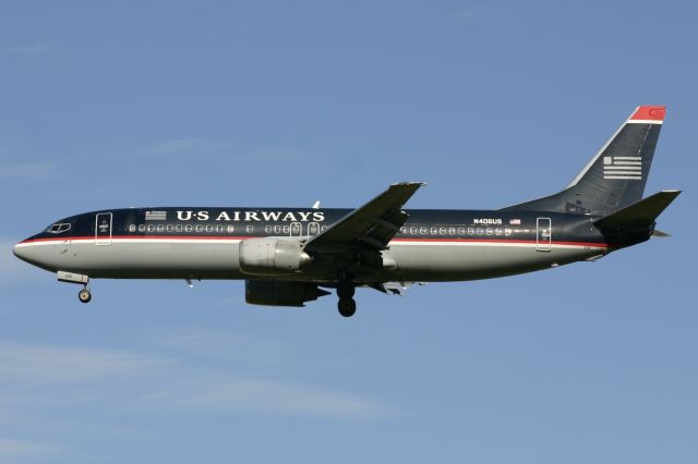 BOEING 737-400 (N406US)