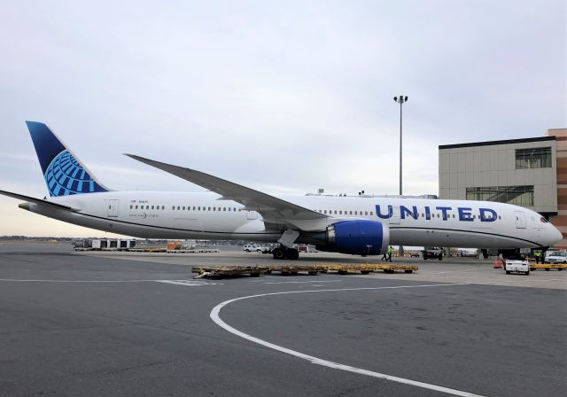 BOEING 787-10 Dreamliner (N14011) - UA998 from BRU 