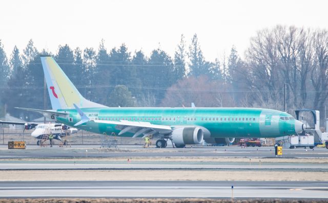 Boeing 737-900 (N1796B)