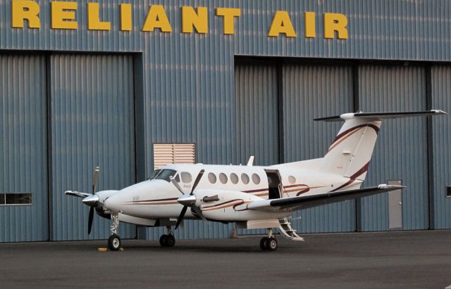 Beechcraft Super King Air 200 (N351CB) - Early morning at RELIANT AIR. RELIANT AIR has the lowest fuel price on the Danbury (KDXR) airport.