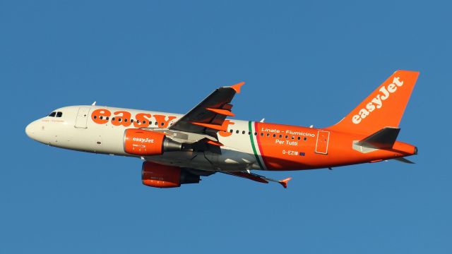 Airbus A319 (G-EZIW)