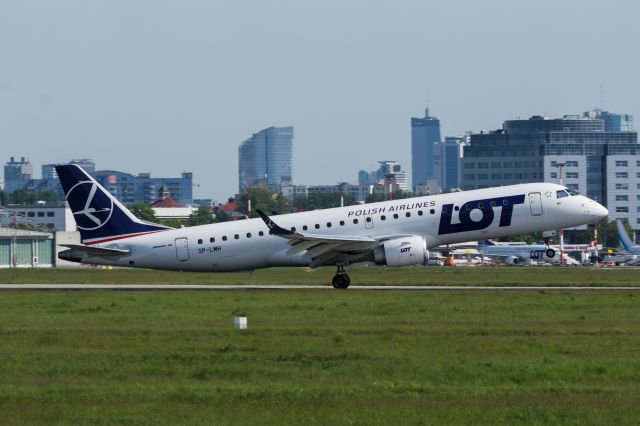 Embraer ERJ-190 (SP-LMH) - WAW/EPWA SPOTTING