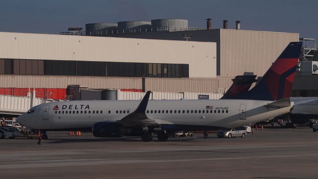 Boeing 737-800 (N3764D)