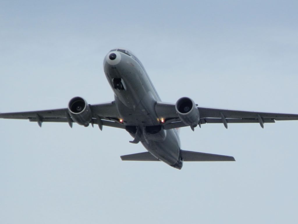 Airbus A319 (N745VJ)