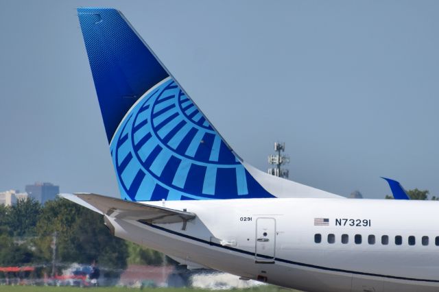 Boeing 737-800 (N73291) - Tailshot of N73291, United Airlines' latest Boeing 737-800 painted in their new livery.