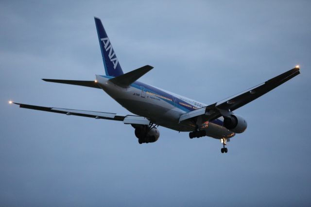 Boeing 777-200 (JA744A) - August 20th 2018:HND-HKD.