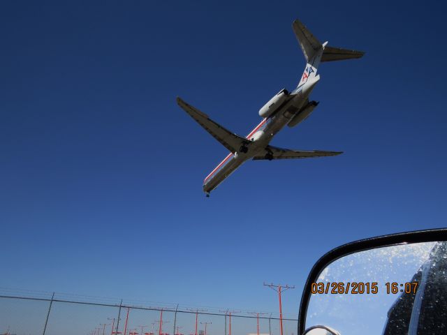 McDonnell Douglas MD-82 (N470AA) - American Airlines flight 1035 from DFW to Tulsa landing on runway 36R.