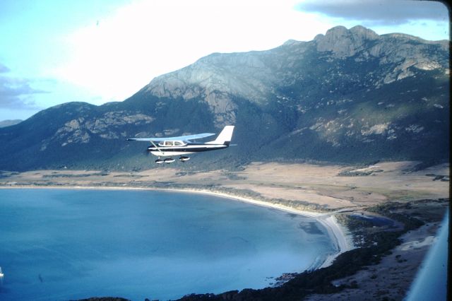 Cessna Skyhawk (VH-DMZ) - C172 VH-DMZ cruising past Mt Strezlecki, inbound to YFLI circa 1980