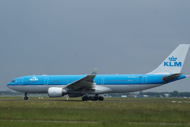 Airbus A330-300 (PH-AOB) - KLM A330-203 cn686 Take Off RWY36L 22-5-2018