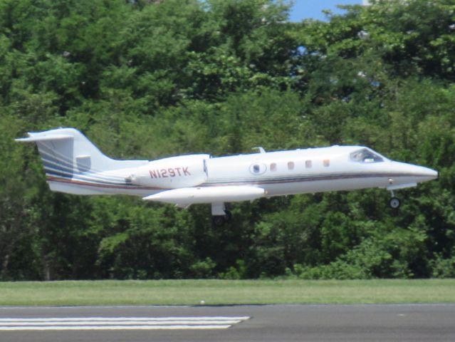 Learjet 35 (N129TK)