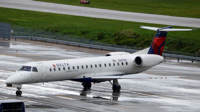 Embraer ERJ-145 (N287SK)