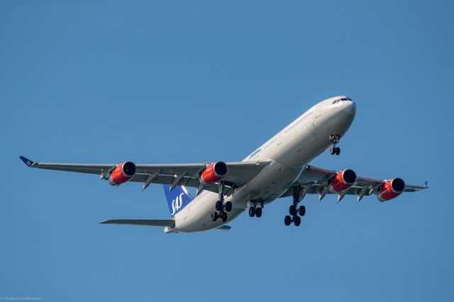 LN-RKG — - Landing in Copenhagen april 2019