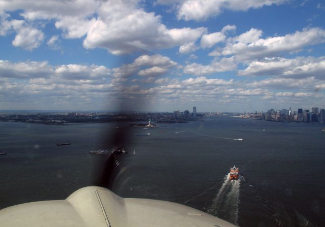 Grumman AA-5 Tiger (N28218) - Along the Hudson River northbound.