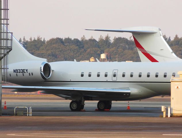 Bombardier Global Express (N933EY) - I take a picture on Apr 4, 2017.